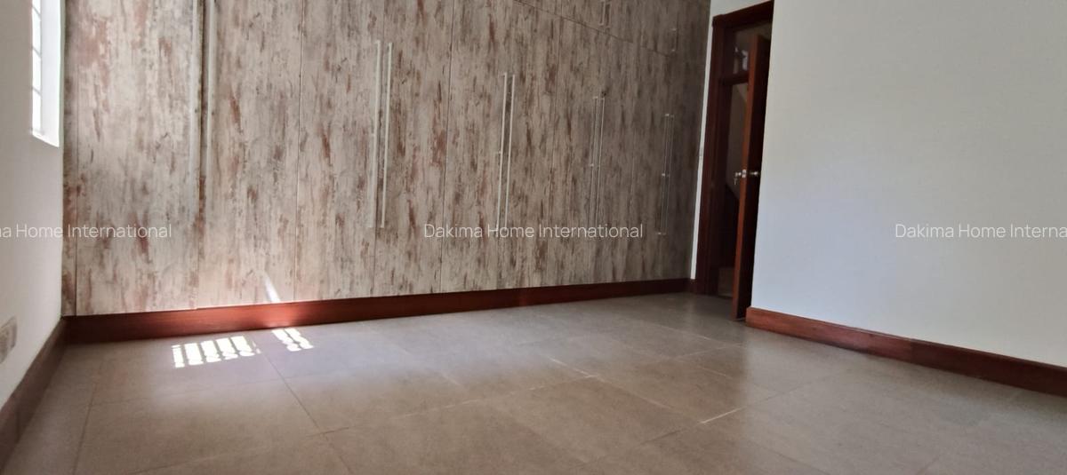 5 Bed Townhouse with En Suite in Rosslyn - 14