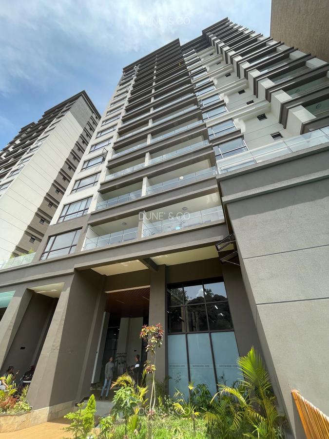 3 Bed Apartment with En Suite in Riverside - 3