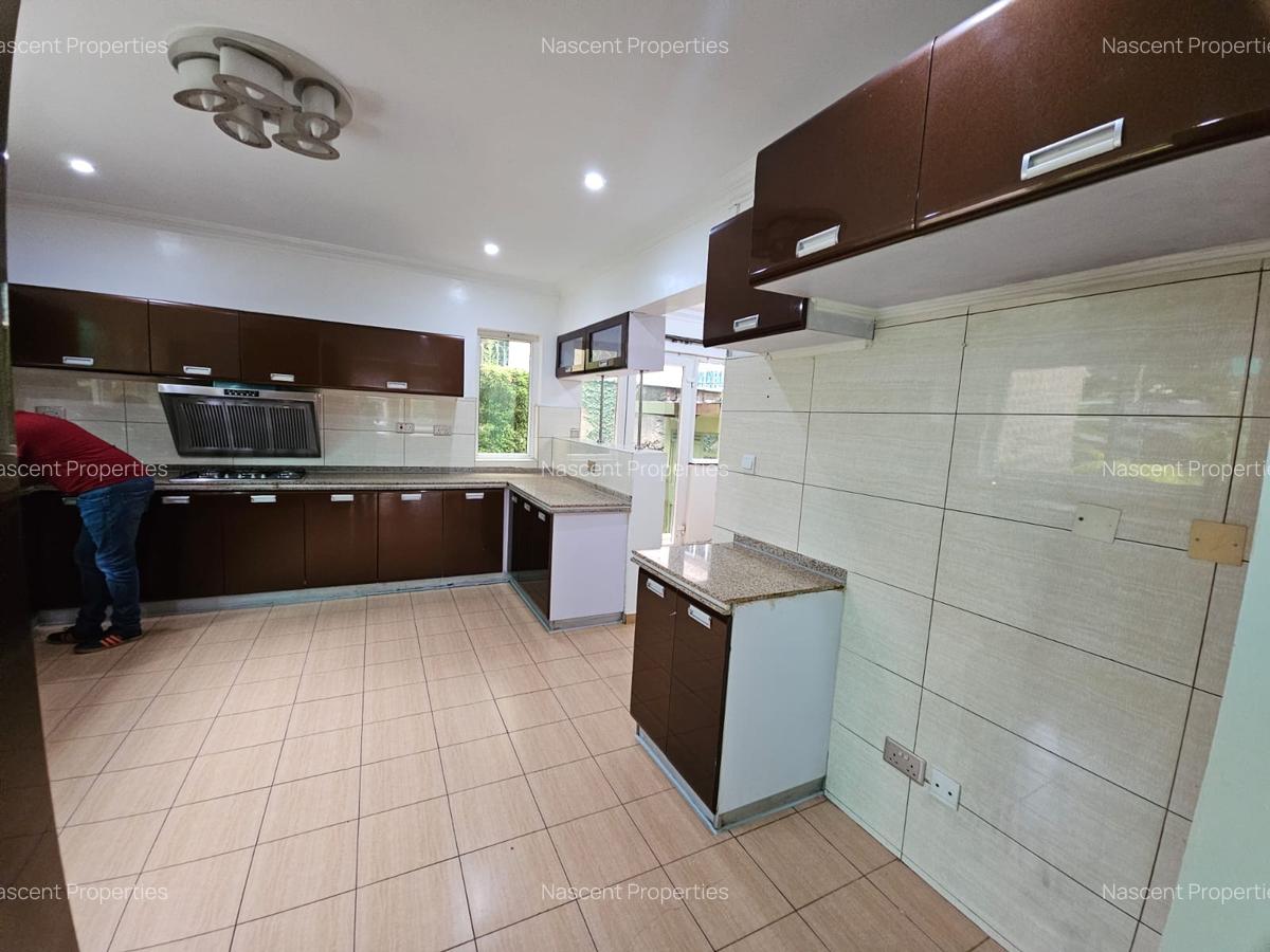 4 Bed Townhouse with En Suite in Riverside - 6