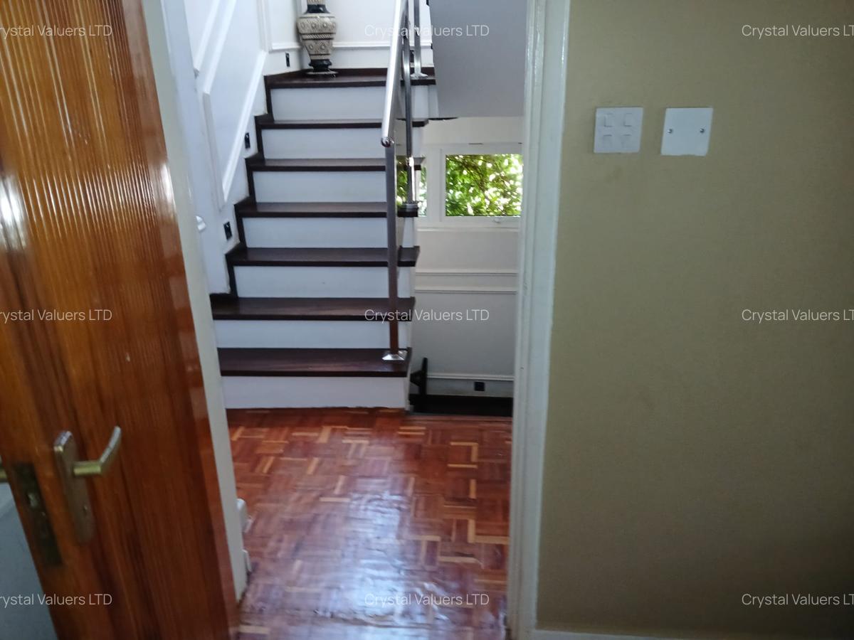 5 Bed Townhouse with En Suite in Rhapta Road - 10