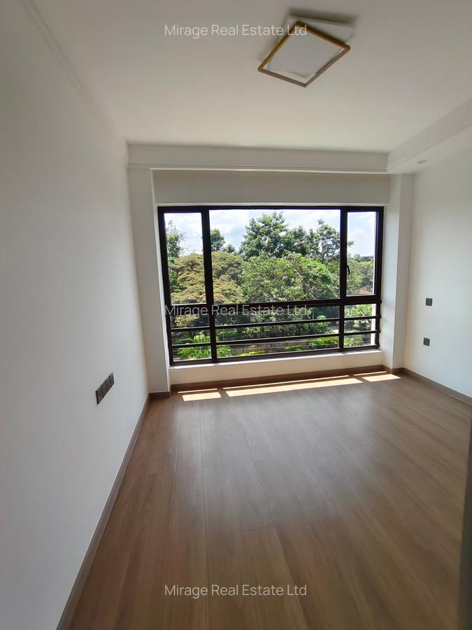 2 Bed Apartment with Swimming Pool in Riverside - 13