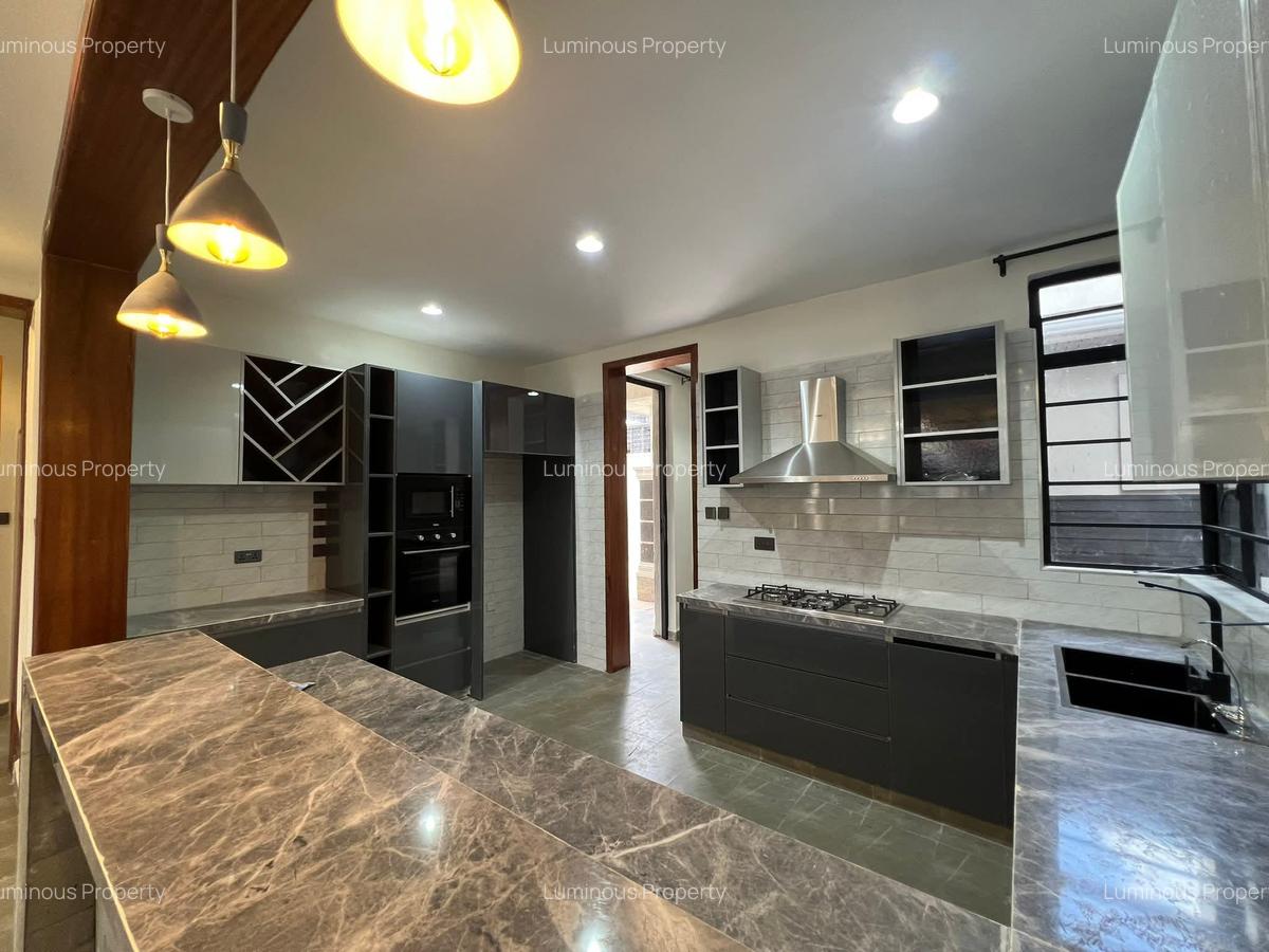 4 Bed House with En Suite at Membley - 5