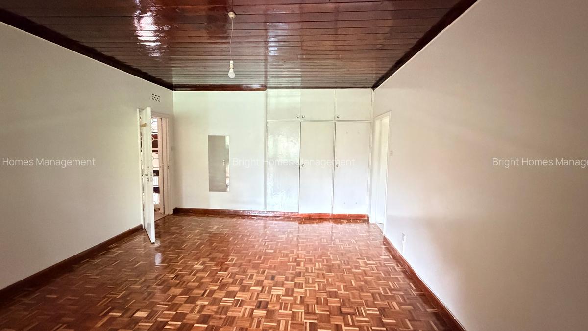 5 Bed House with En Suite in Lavington - 16