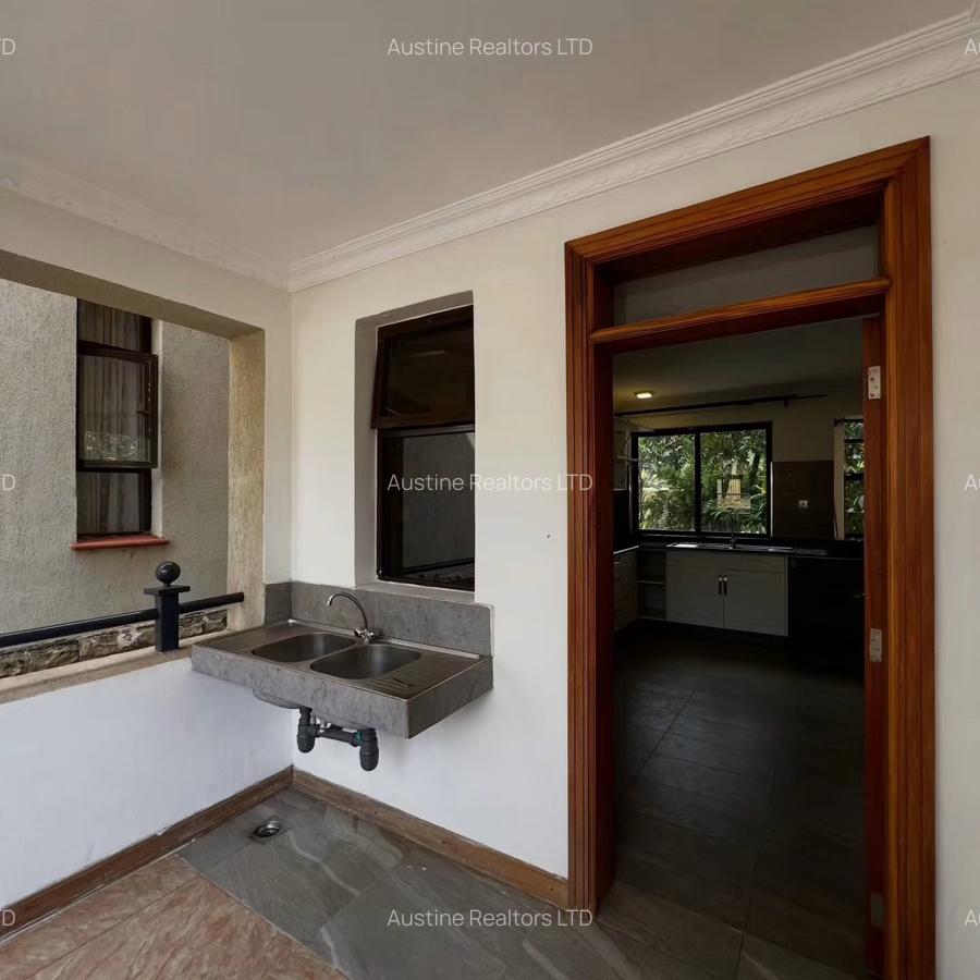 4 Bed Villa with En Suite in Lavington - 4