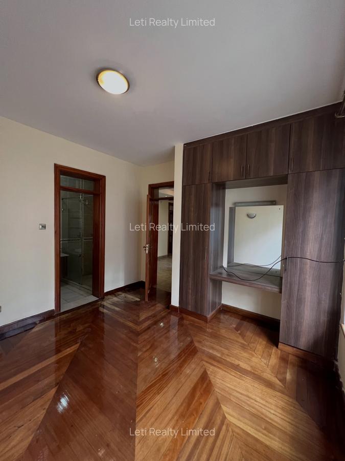 5 Bed Townhouse with En Suite in Lavington - 7