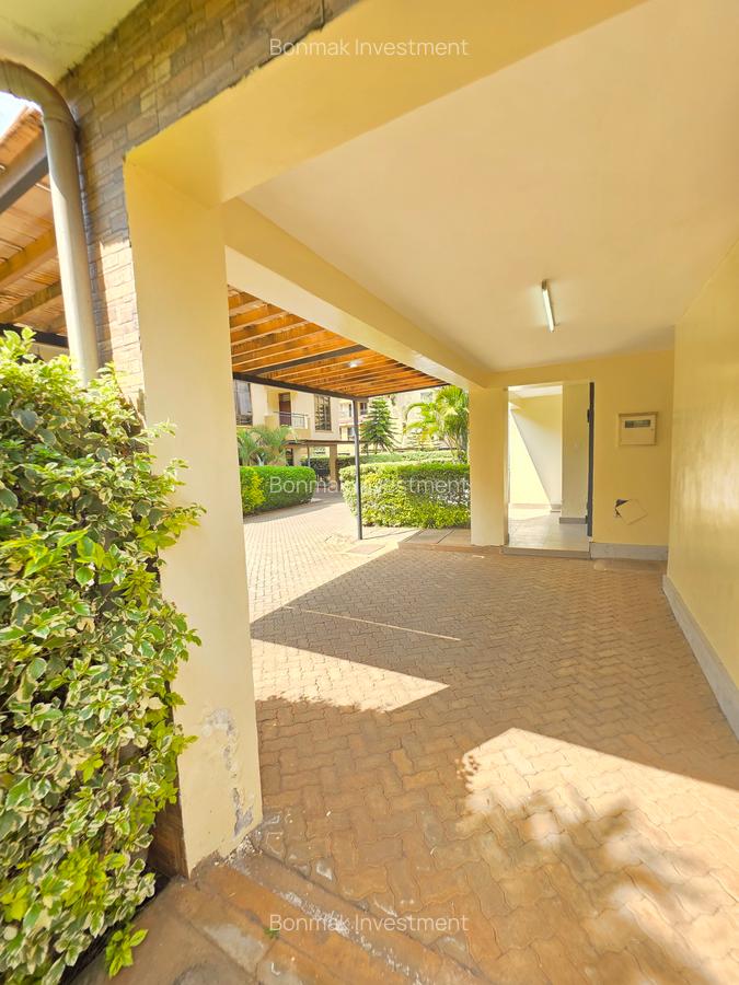 5 Bed Townhouse with En Suite at Lavington Green - 5