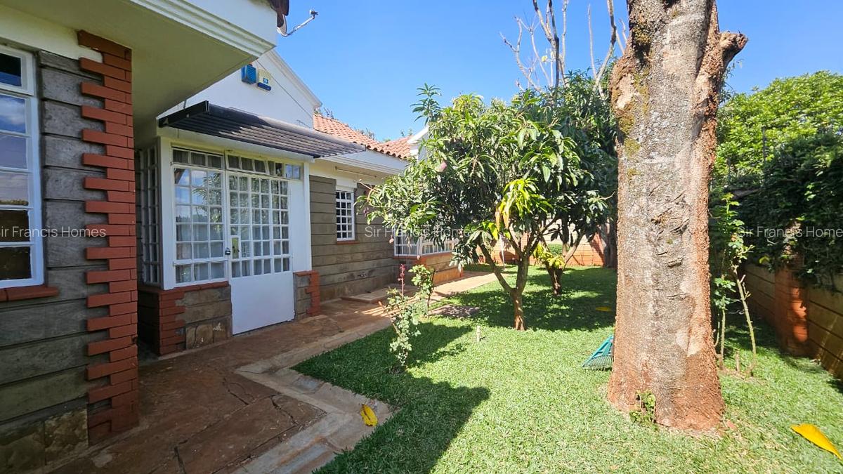 5 Bed House with En Suite in Runda - 17
