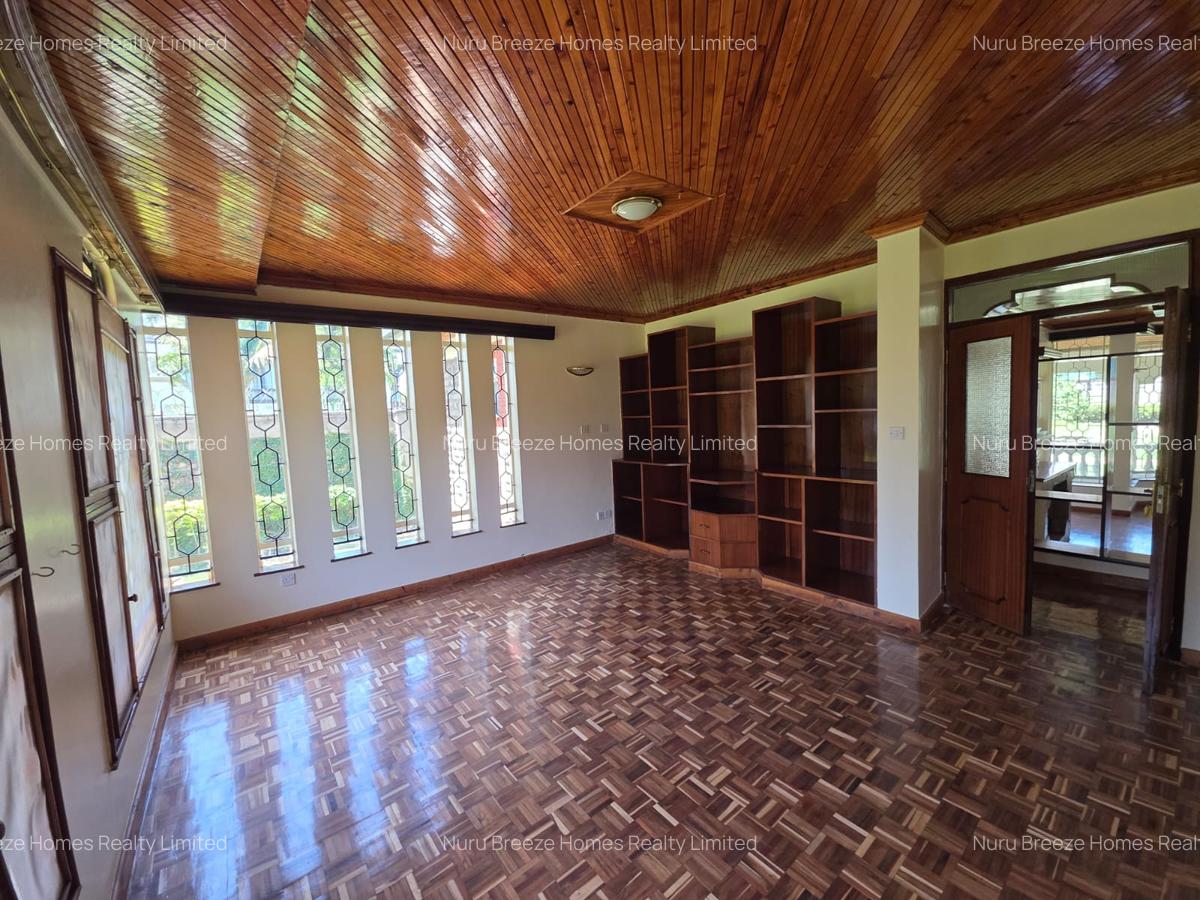 5 Bed House with En Suite in Runda - 4