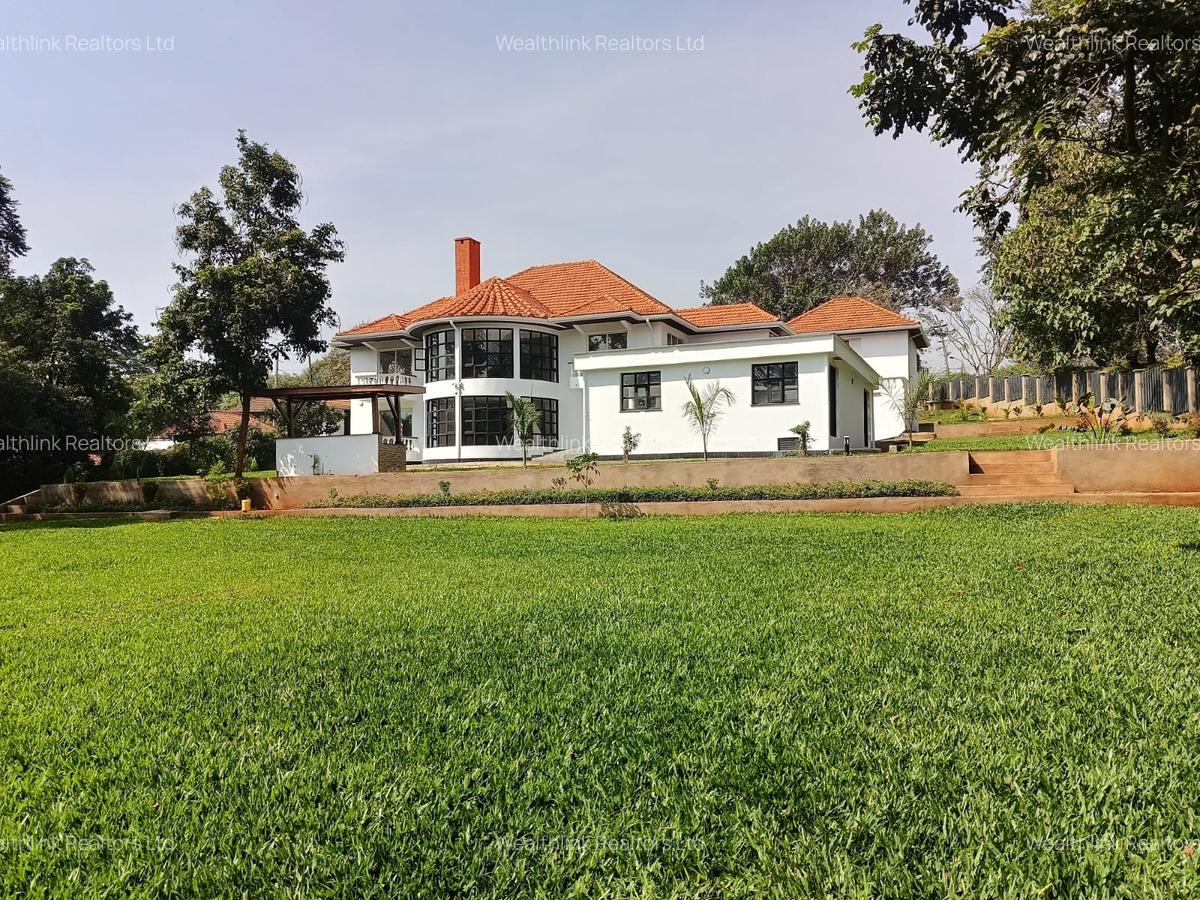 5 Bed House with En Suite at Ridgeways - 5