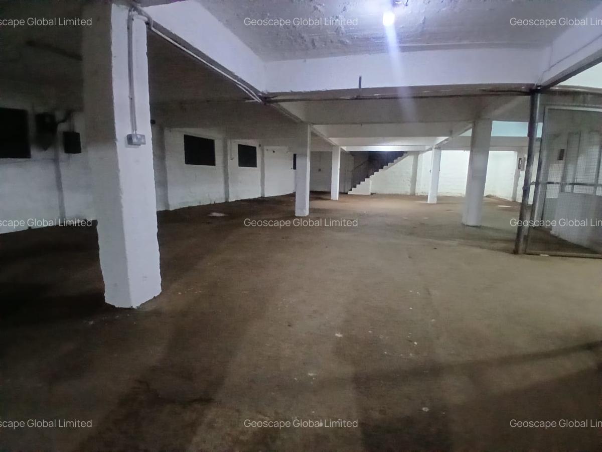 4,998 ft² Warehouse with Parking in Industrial Area - 3