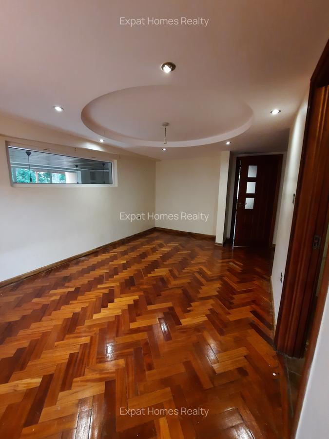 4 Bed Villa with En Suite in Lavington - 8