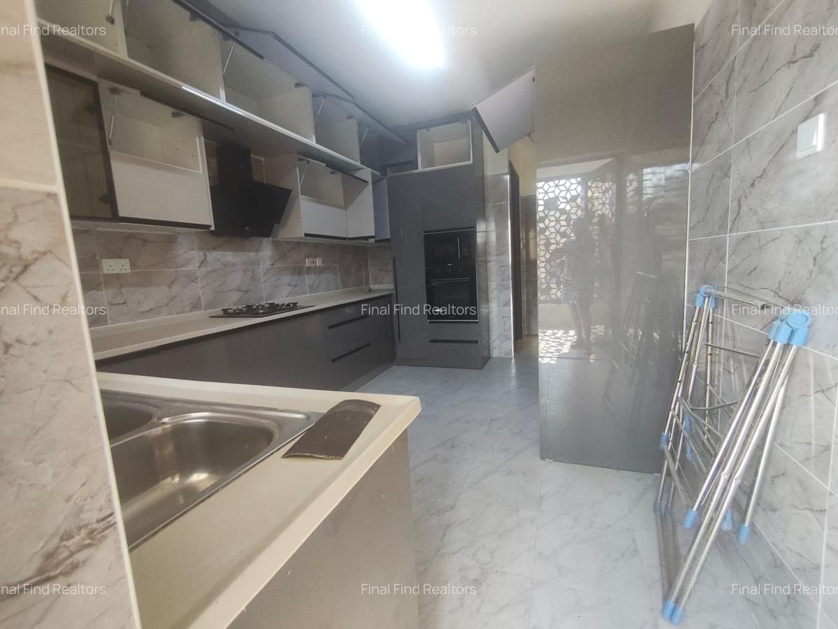 4 Bed Apartment with En Suite in Parklands - 15