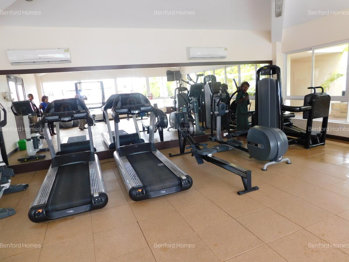 3 Bed Apartment with En Suite at City Mall - 5