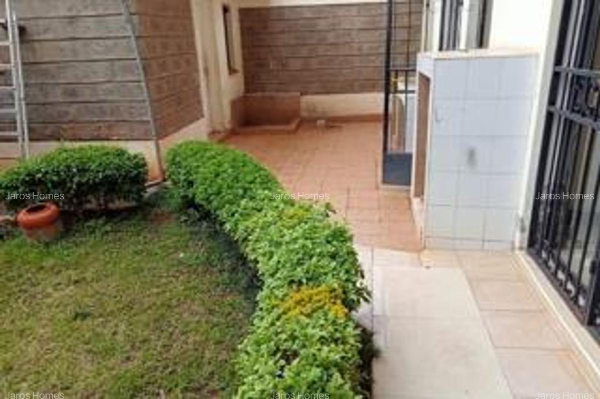 4 Bed Townhouse with En Suite at Grevellea - 8