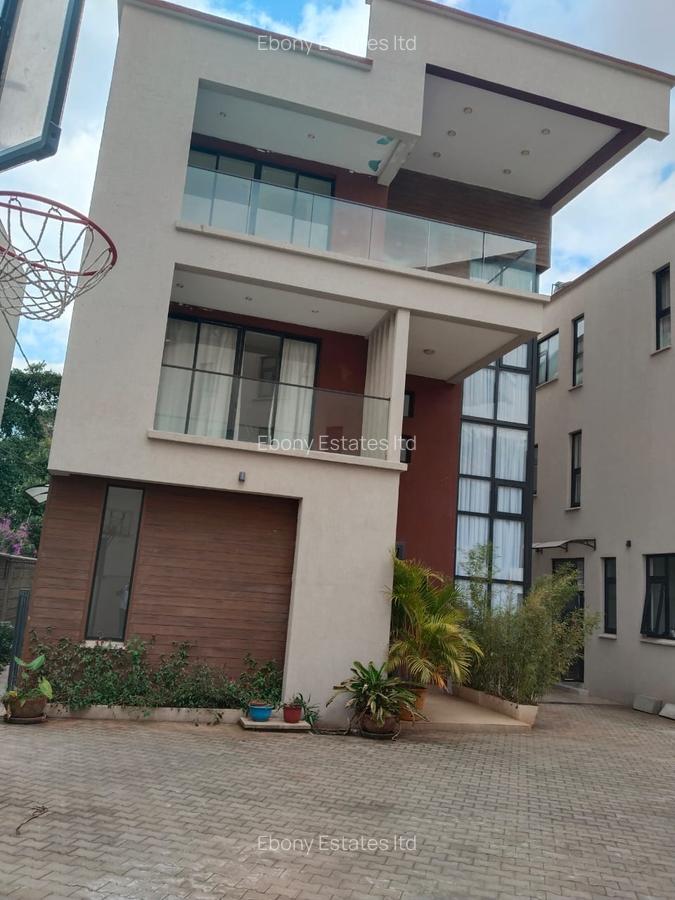 5 Bed Townhouse with En Suite in Lavington - 2