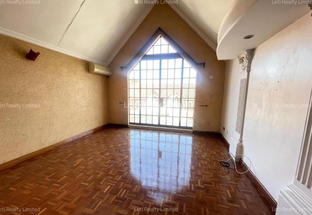 5 Bed Townhouse with En Suite in Lavington - 6