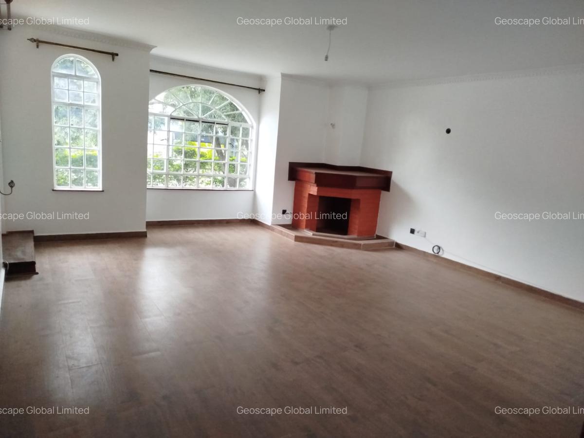 5 Bed House with En Suite in Lavington - 10