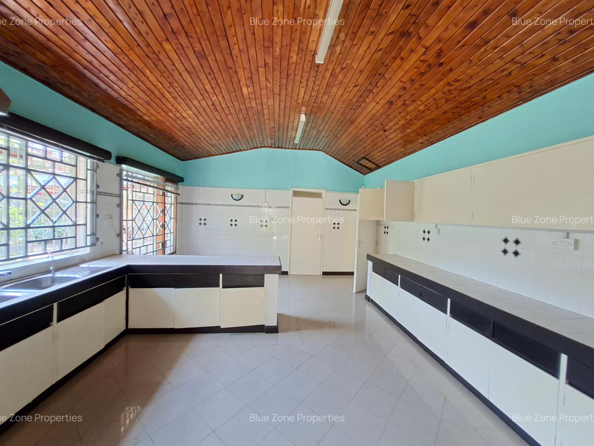 4 Bed House with En Suite at Off Un Avenue - 15