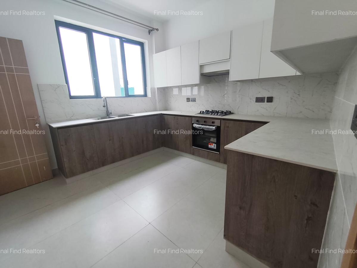 3 Bed Apartment with En Suite in Brookside - 12