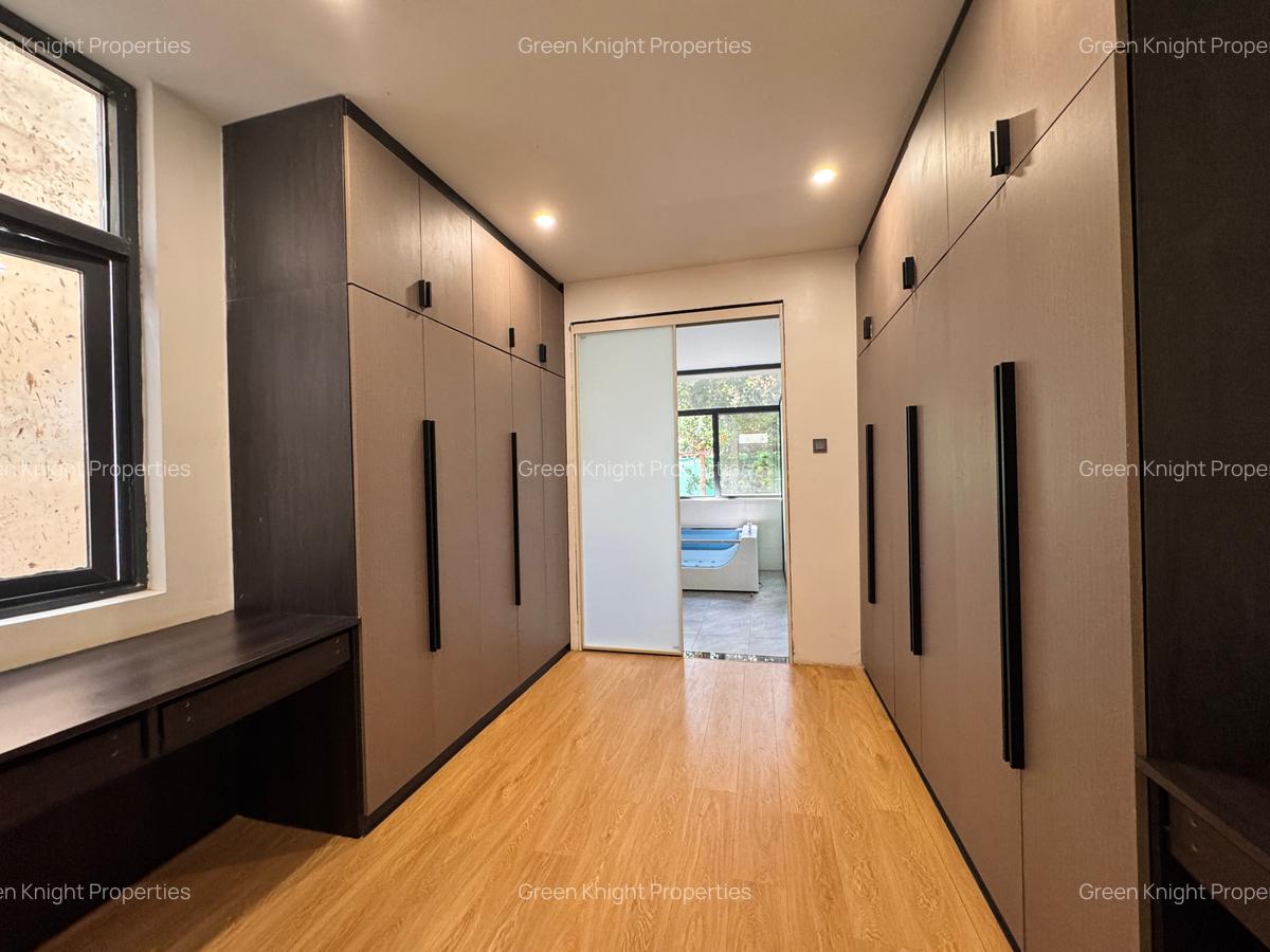 5 Bed Townhouse with En Suite in Lavington - 9
