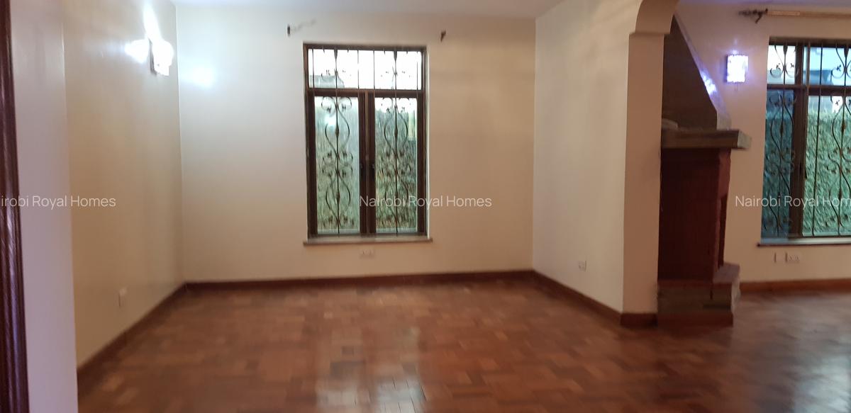 5 Bed Townhouse with En Suite at Lavington Road - 8