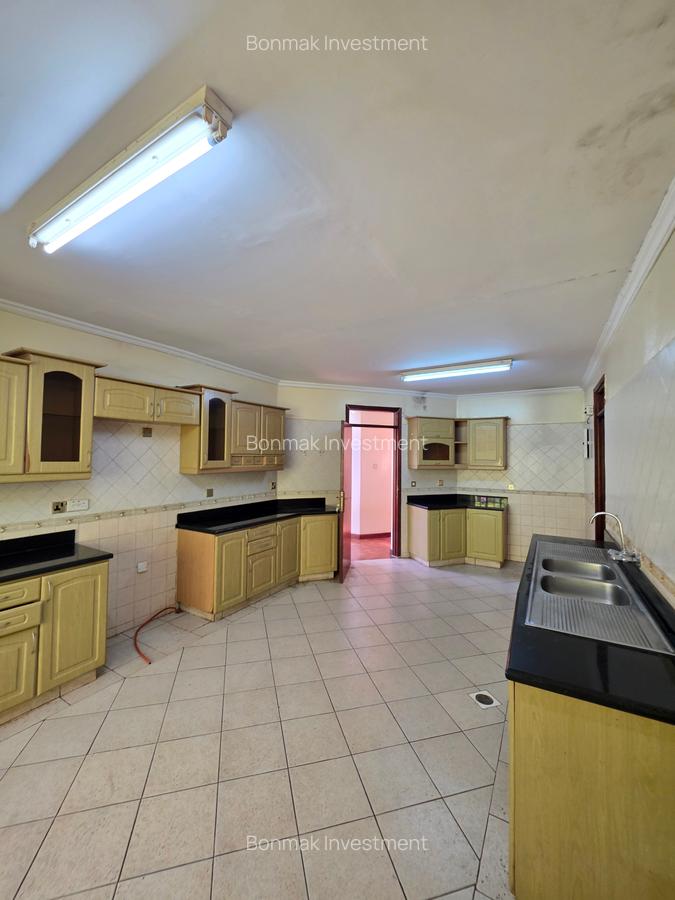4 Bed Townhouse with En Suite at Old Kitusuru - 6
