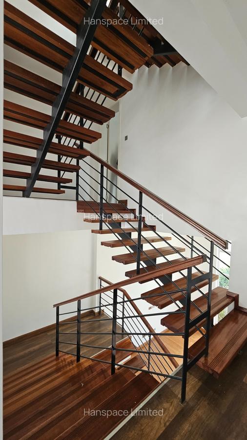 4 Bed Villa with En Suite in Lavington - 9