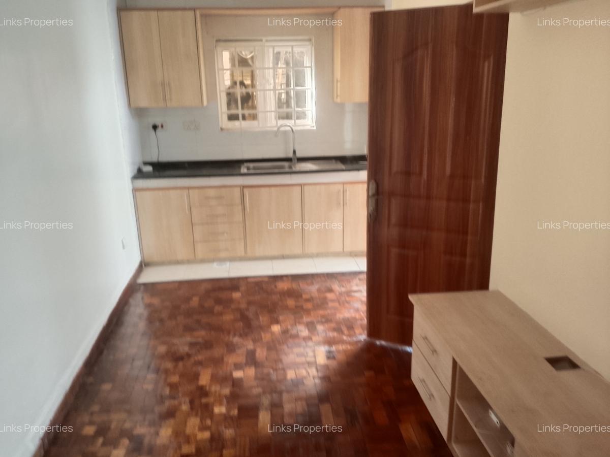 1 Bed House with En Suite at Karen - 2