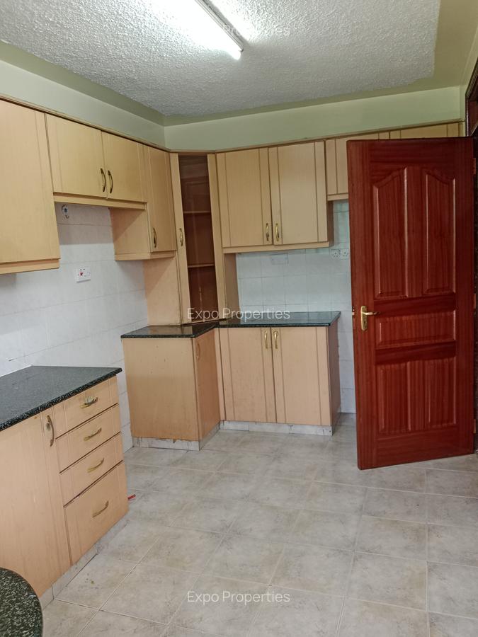 3 Bed Apartment with En Suite at Garden Estate - 10