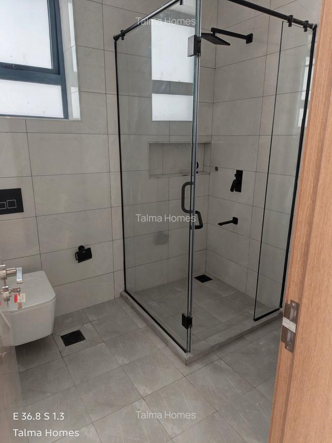 3 Bed Apartment with En Suite at Brookside Area - 11