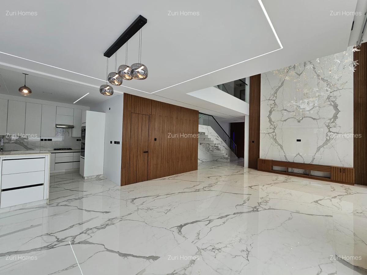 6 Bed Townhouse with En Suite in Lavington - 2