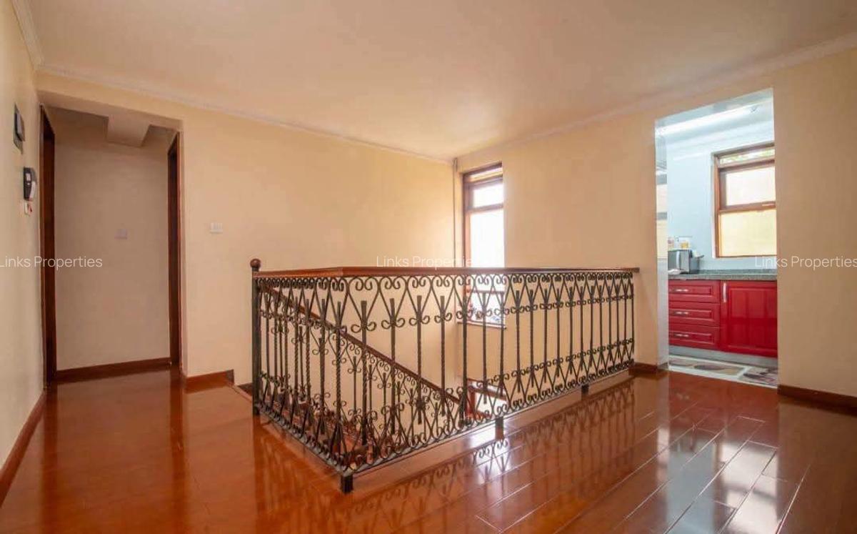 5 Bed Townhouse with En Suite at Karen - 10