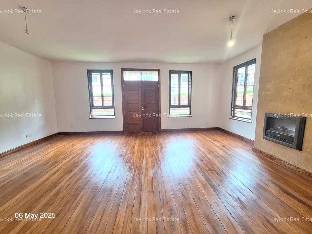 5 Bed Townhouse with En Suite at Lavington - 6