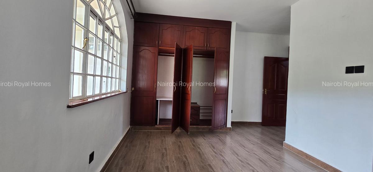 5 Bed Townhouse with En Suite at Lavington Road - 16