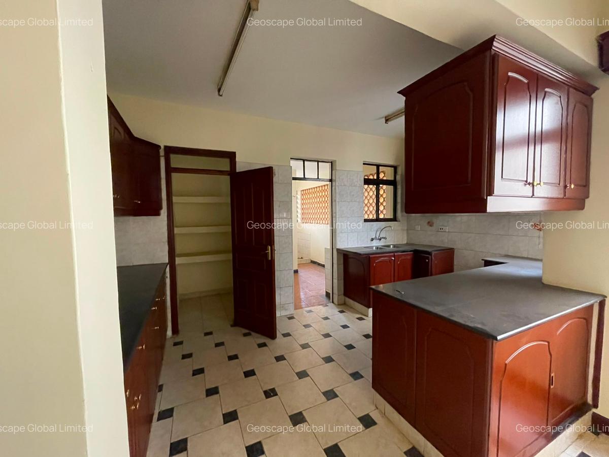 3 Bed Apartment with En Suite in Brookside - 5