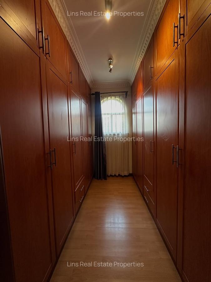 5 Bed Townhouse with En Suite in Lavington - 3