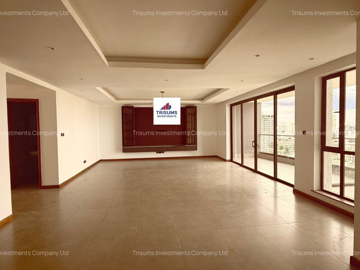 3 Bed Apartment with En Suite in Riverside - 11