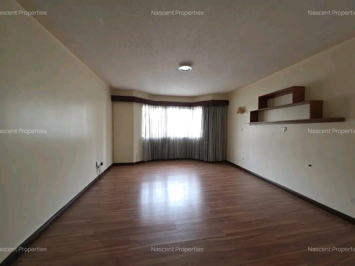 4 Bed House with En Suite at Grevillea - 2
