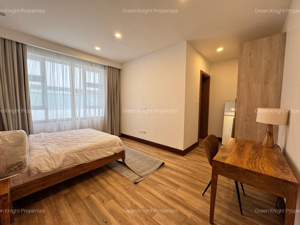 Serviced 2 Bed Apartment with En Suite in Parklands - 7