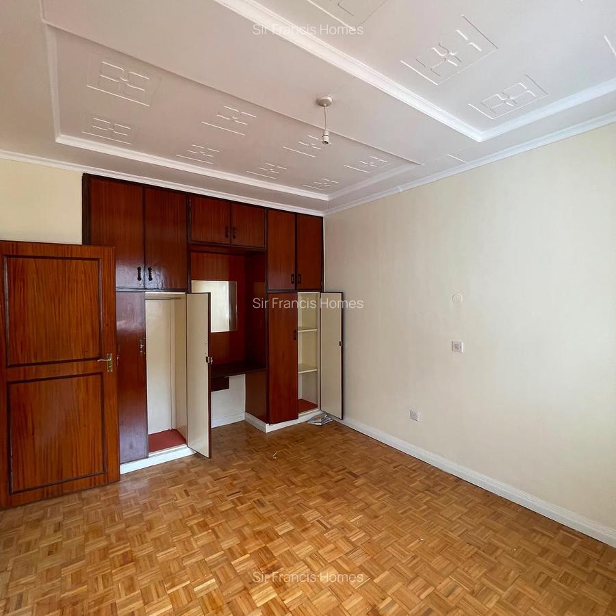 4 Bed House with En Suite in Lavington - 6