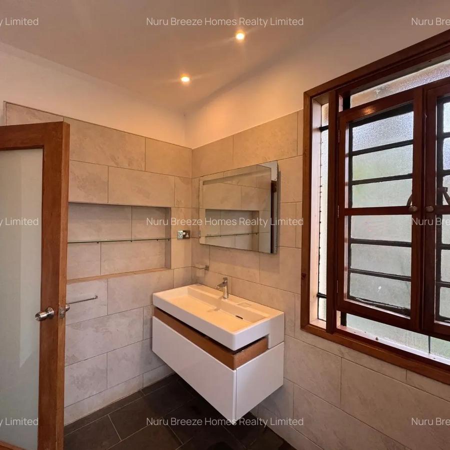 4 Bed House with En Suite in Runda - 15