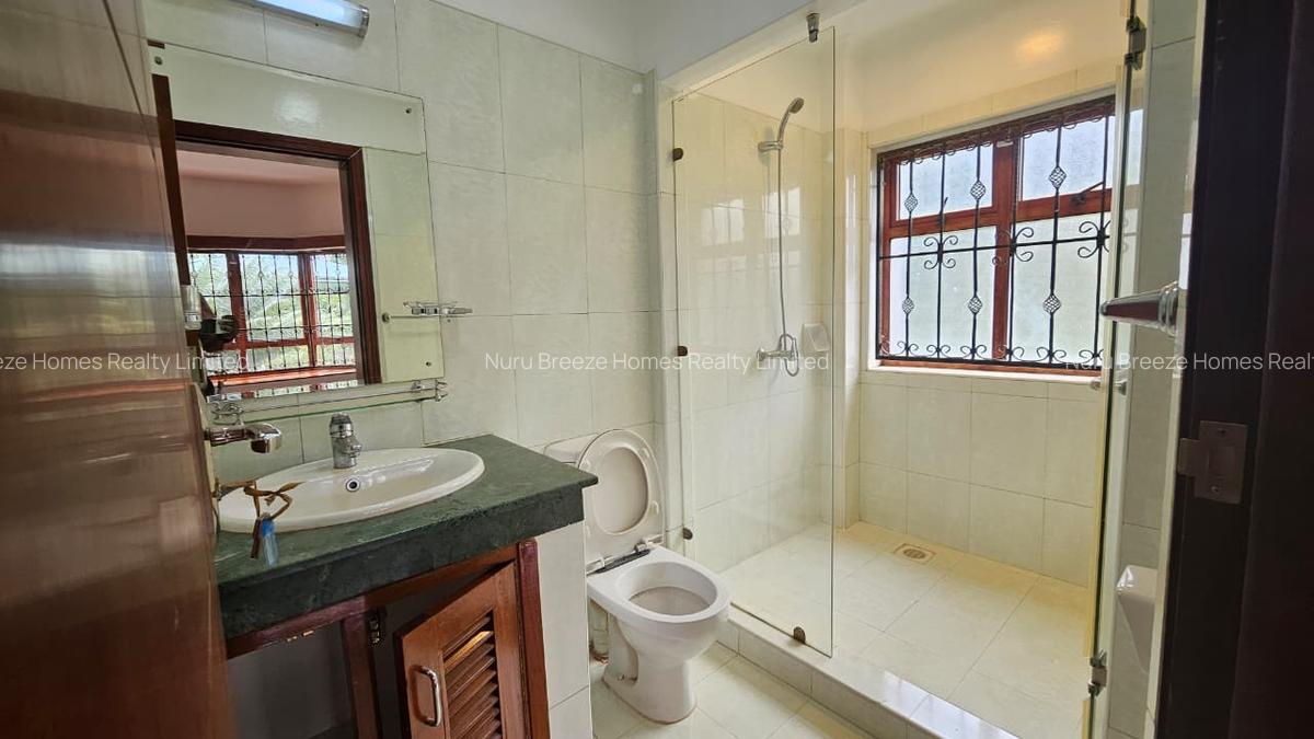 5 Bed House with En Suite in Runda - 10