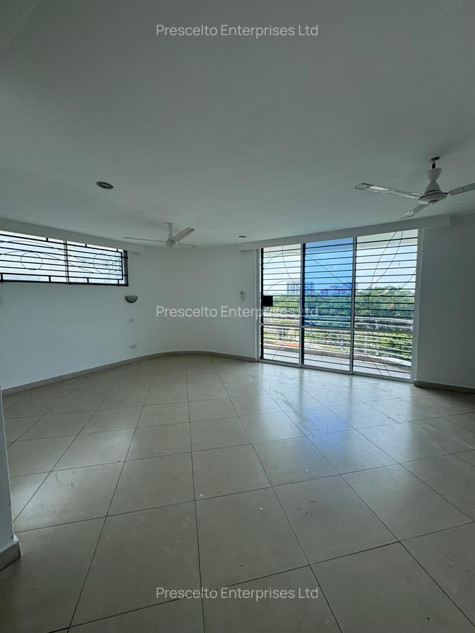 4 Bed Apartment with En Suite at Greenwood - 16