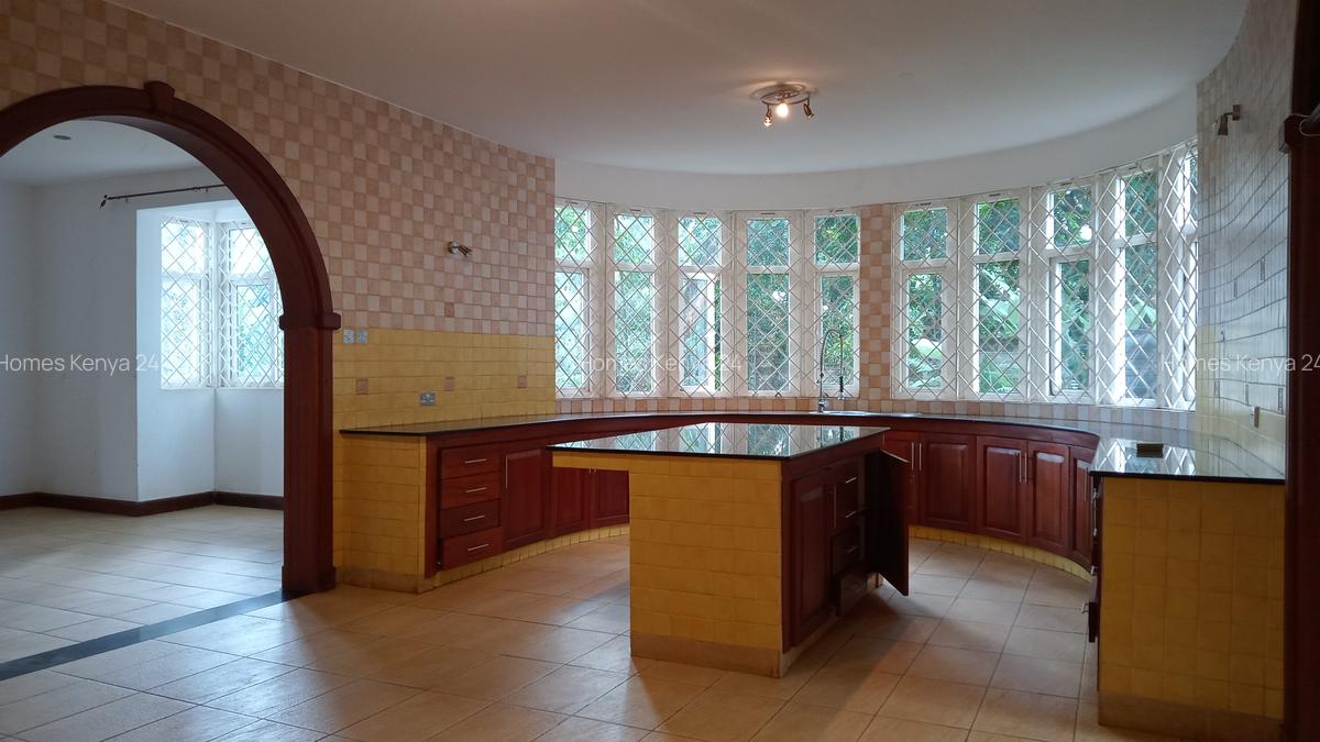 5 Bed House in Rosslyn - 12