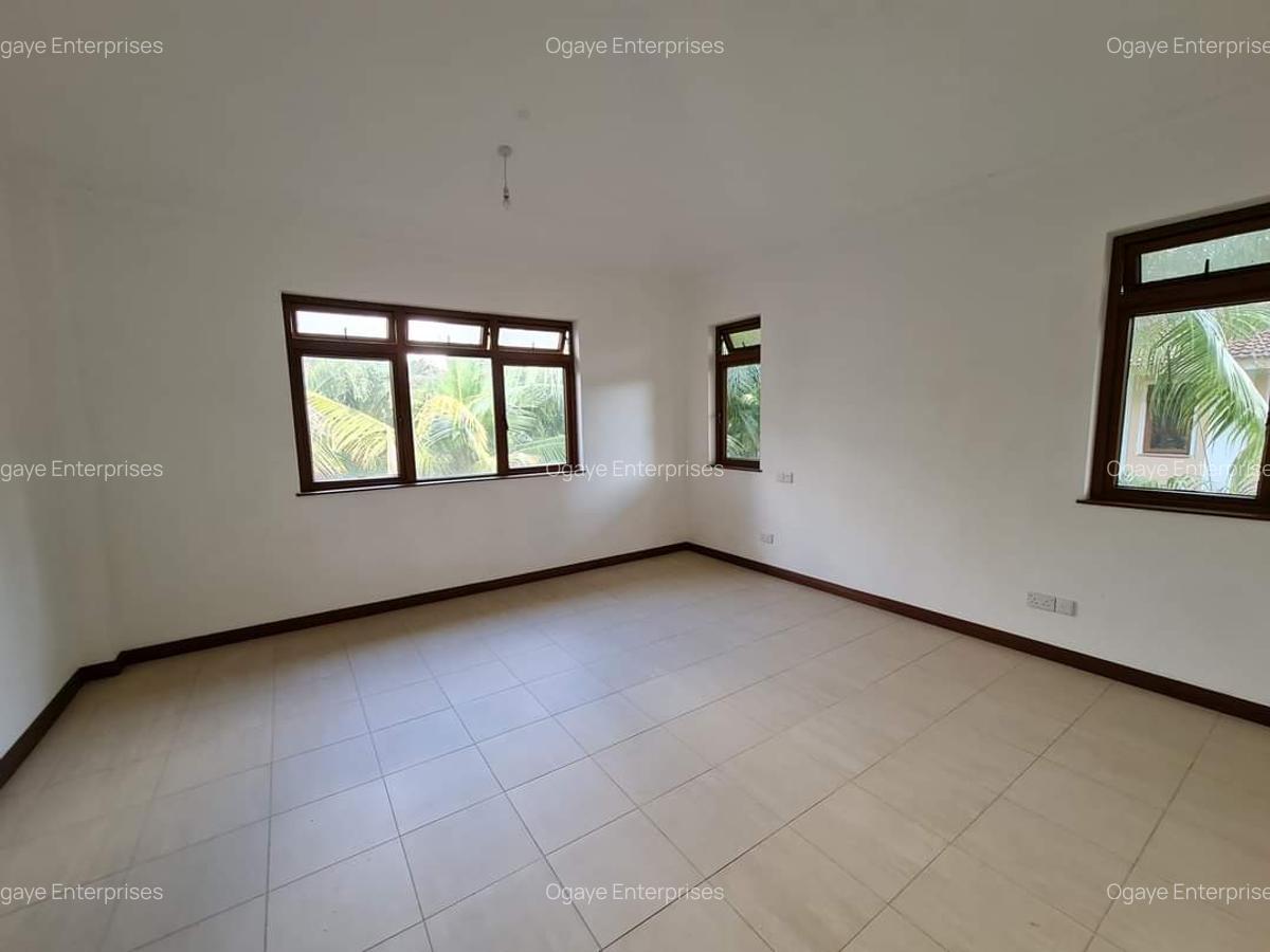 4 Bed Townhouse with En Suite at Mt Kenya Road - 4
