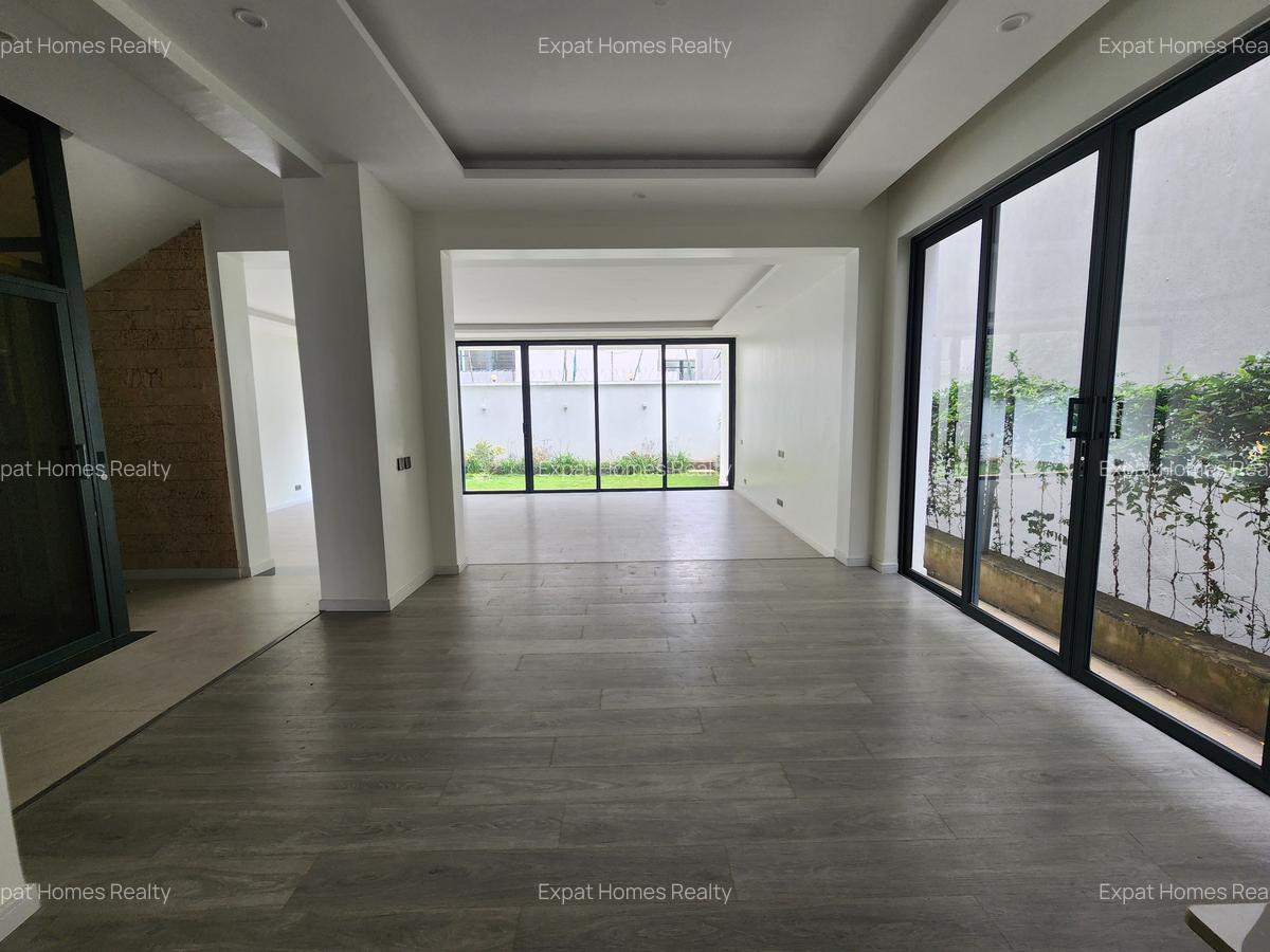 4 Bed Villa with En Suite in Lavington - 5