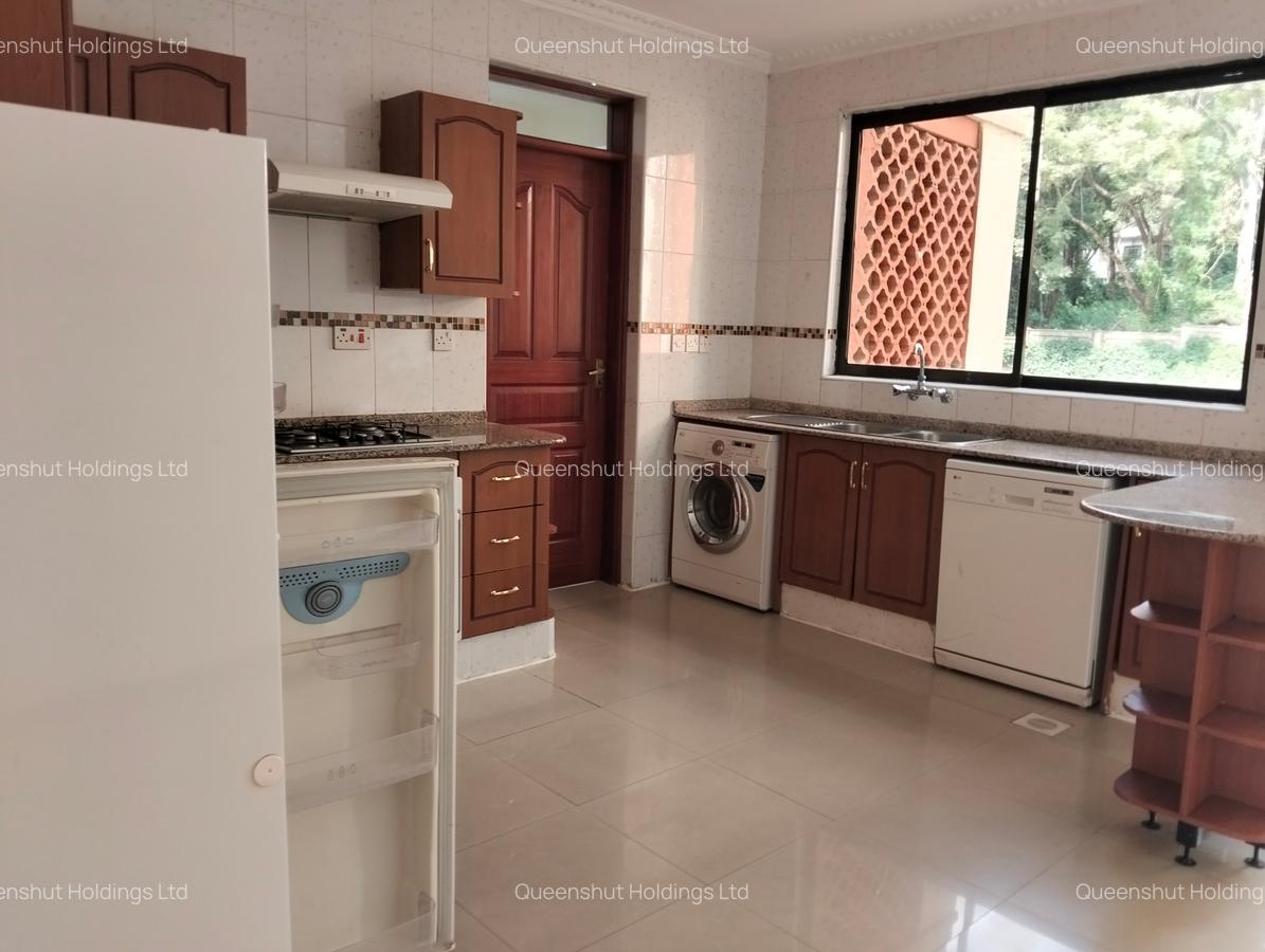 3 Bed Apartment with En Suite in State House - 2