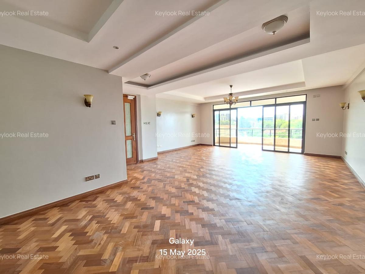 4 Bed Apartment with En Suite at Riverside Drive - 12