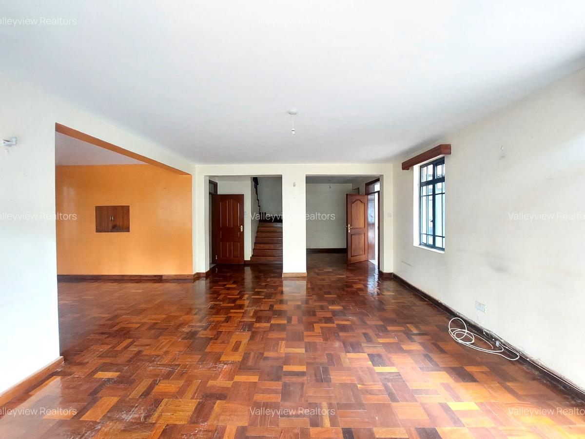 4 Bed Townhouse with En Suite at Lavington - 12