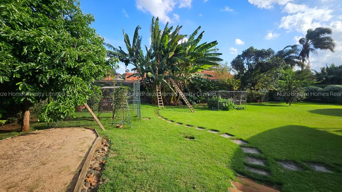 5 Bed House with En Suite in Runda - 12